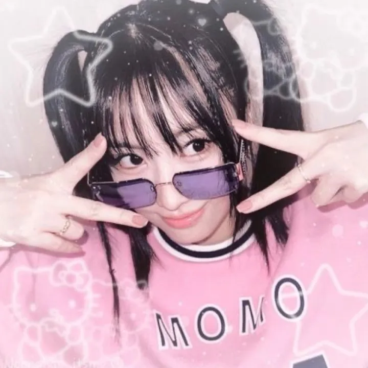 @_whosmomo_