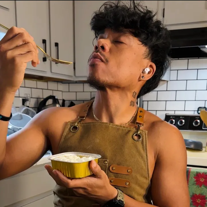 theshirtlesshomebaker