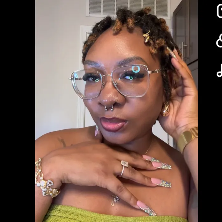 @iam_moniqueshandrea